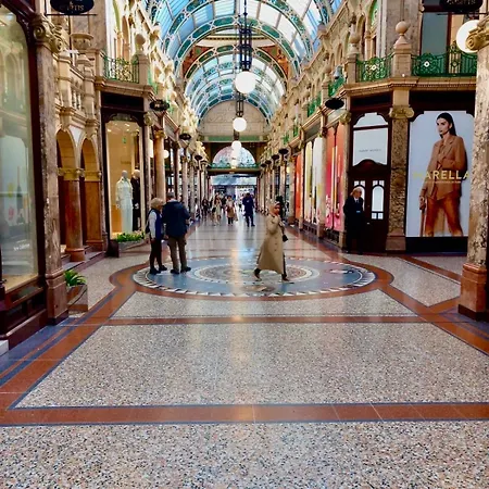 Luxury, Centre Escape