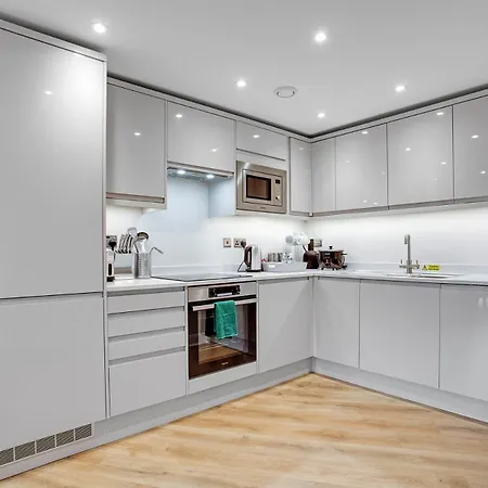 Luxury, Centre Escape *