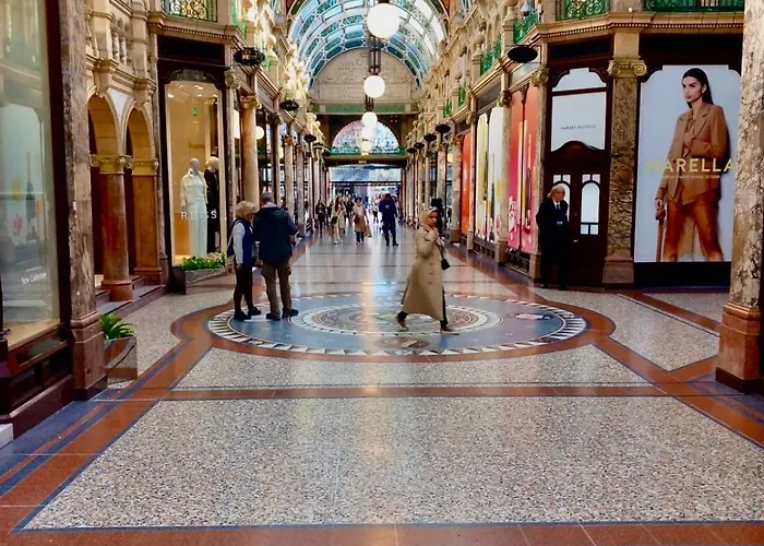 Luxury, Centre Escape