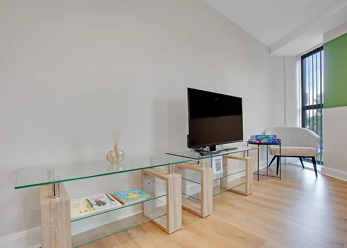 Luxury, Centre Escape