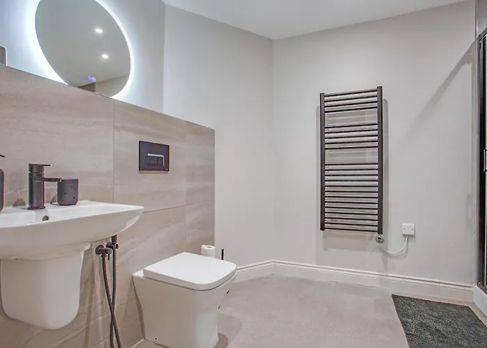 Luxury, Centre Escape